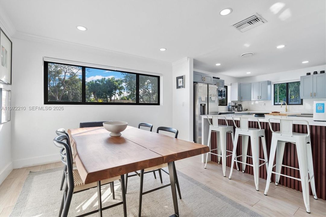 For Sale: $1,550,000 (5 beds, 3 baths, 2525 Square Feet)