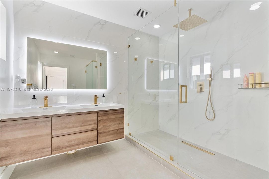 For Sale: $1,550,000 (5 beds, 3 baths, 2525 Square Feet)