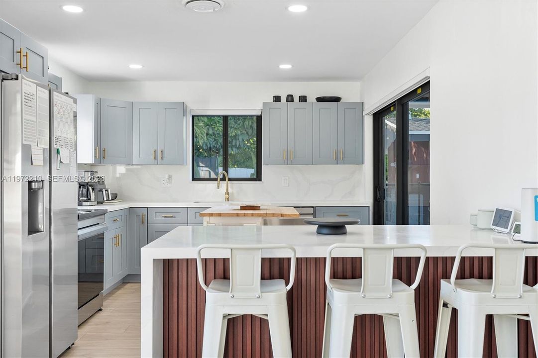 For Sale: $1,550,000 (5 beds, 3 baths, 2525 Square Feet)