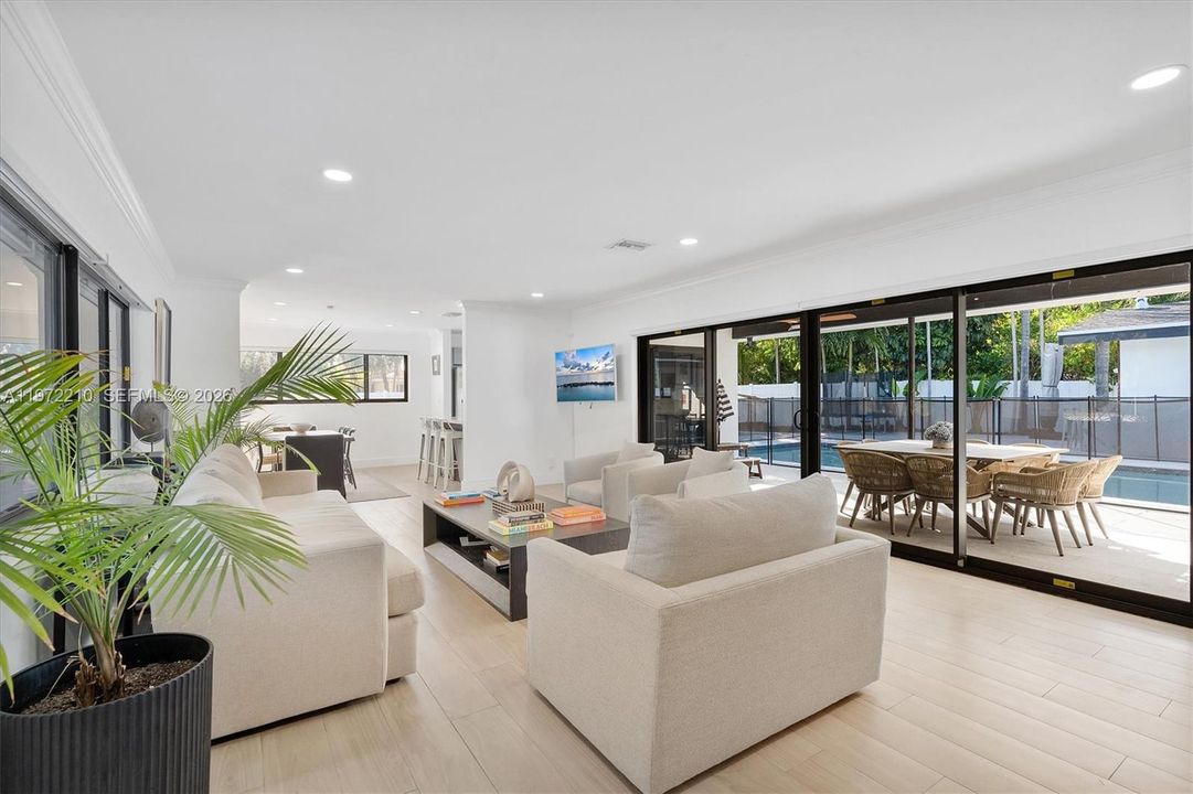 For Sale: $1,550,000 (5 beds, 3 baths, 2525 Square Feet)