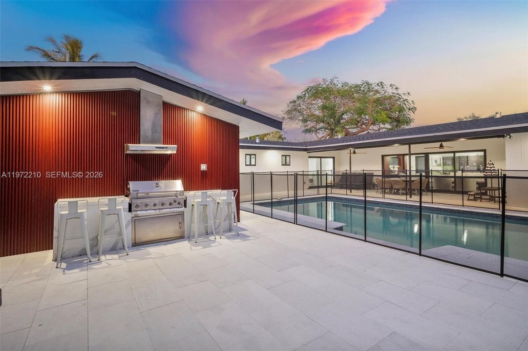 For Sale: $1,550,000 (5 beds, 3 baths, 2525 Square Feet)