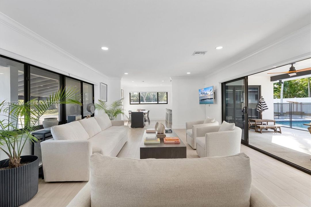 For Sale: $1,550,000 (5 beds, 3 baths, 2525 Square Feet)