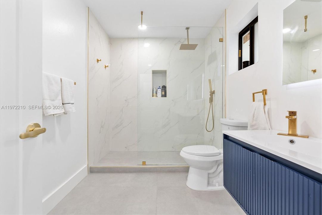 For Sale: $1,550,000 (5 beds, 3 baths, 2525 Square Feet)
