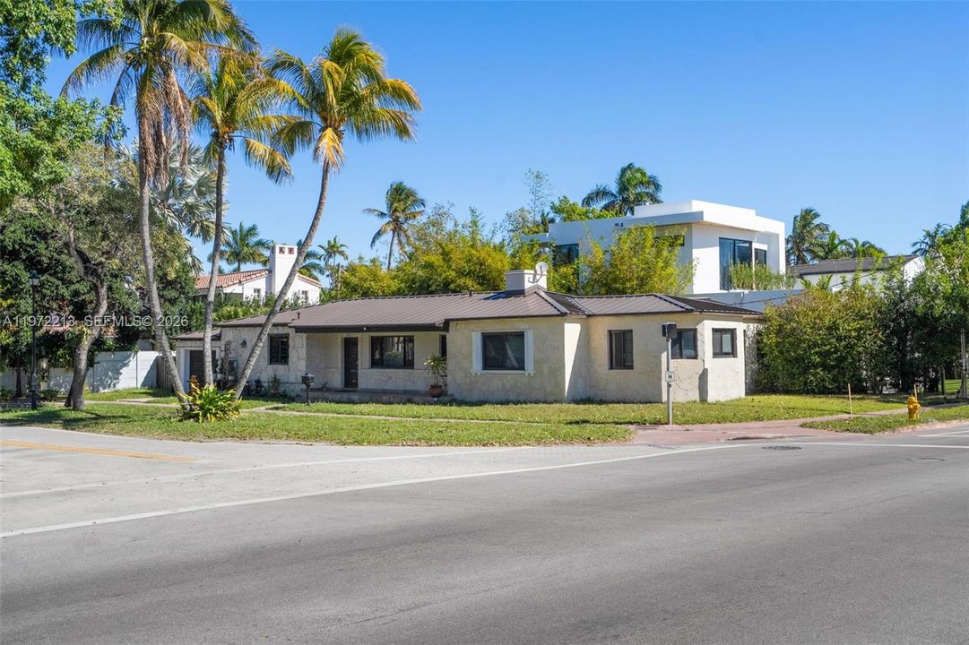 For Sale: $1,999,000 (3 beds, 3 baths, 2247 Square Feet)