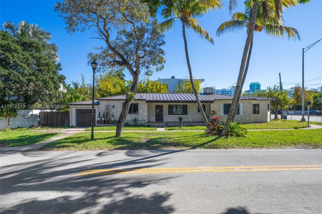For Sale: $1,999,000 (3 beds, 3 baths, 2247 Square Feet)