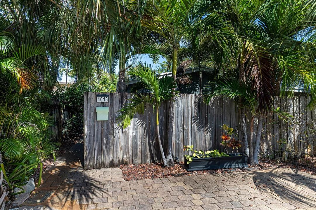 Walkway to enter 1013.