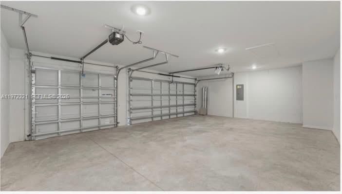 En Renta: $2,400 (4 camas, 3 baños, 2205 Pies cuadrados)