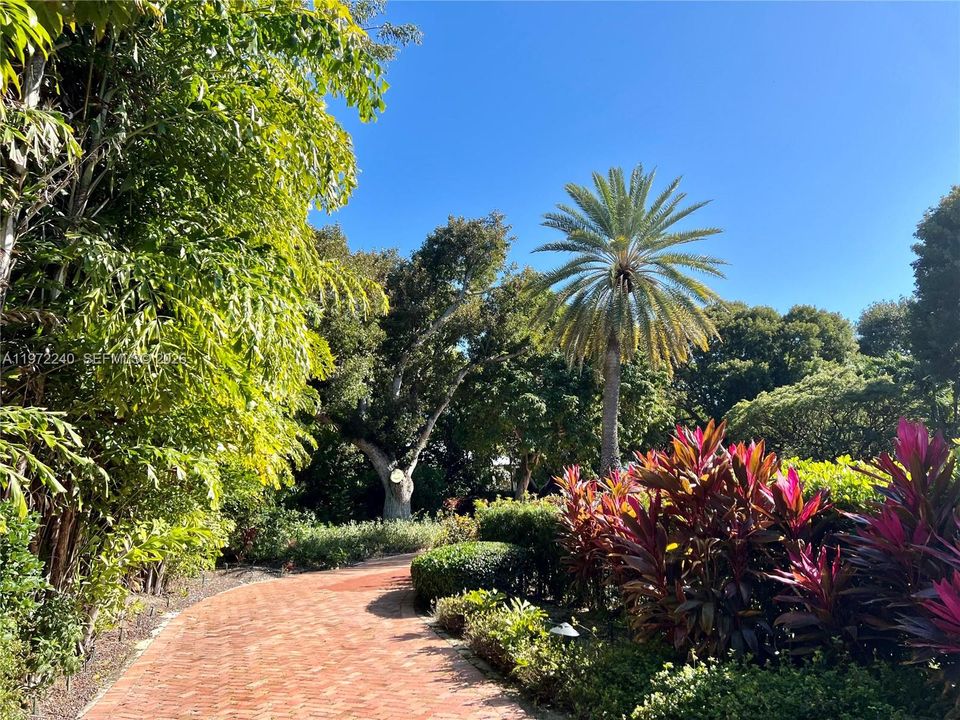 For Sale: $15,950,000 (6 beds, 7 baths, 6680 Square Feet)