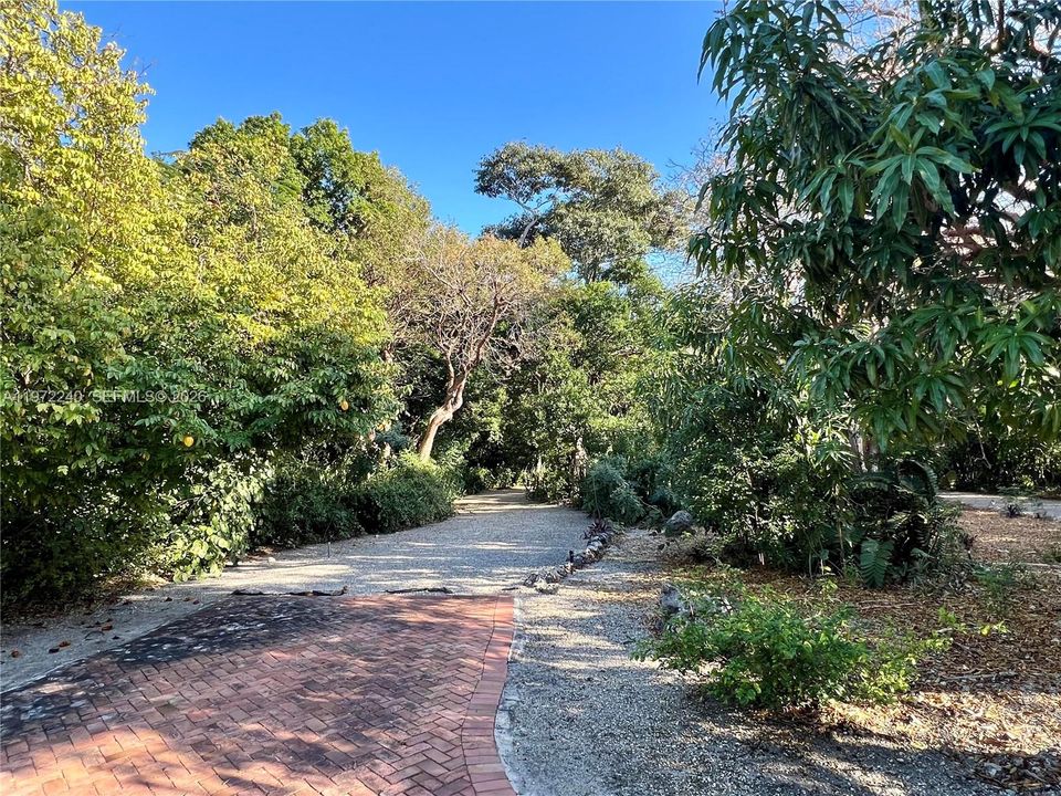 For Sale: $15,950,000 (6 beds, 7 baths, 6680 Square Feet)
