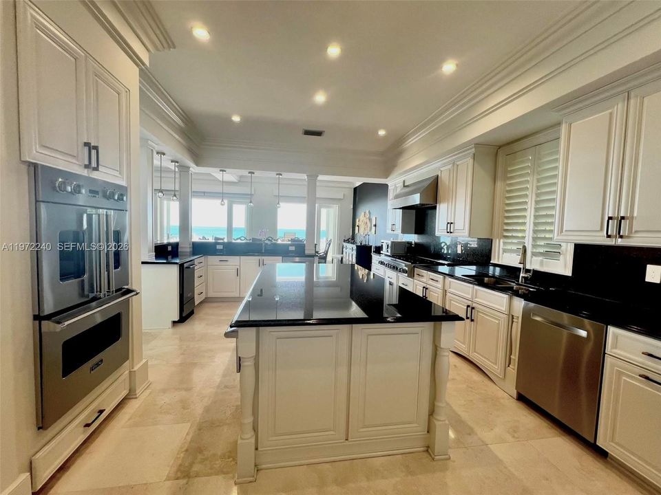 For Sale: $15,950,000 (6 beds, 7 baths, 6680 Square Feet)