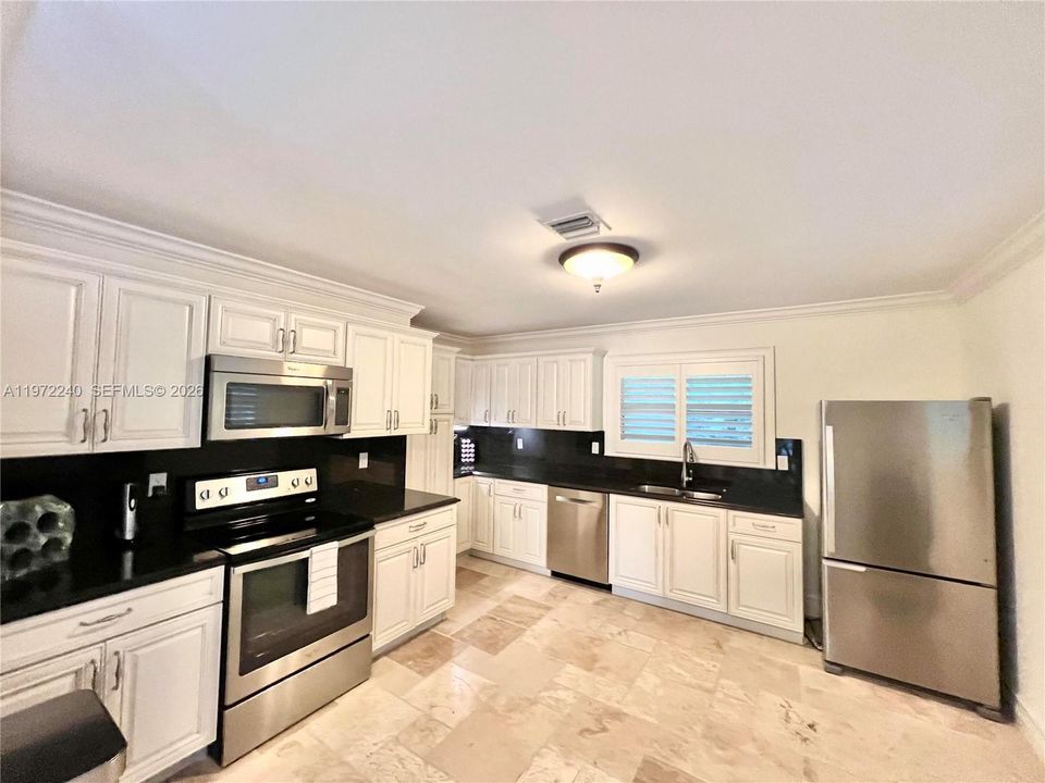 For Sale: $15,950,000 (6 beds, 7 baths, 6680 Square Feet)