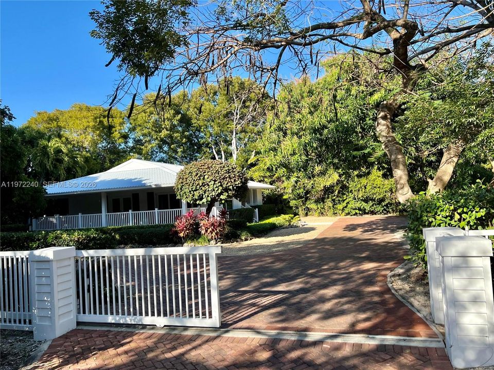For Sale: $15,950,000 (6 beds, 7 baths, 6680 Square Feet)
