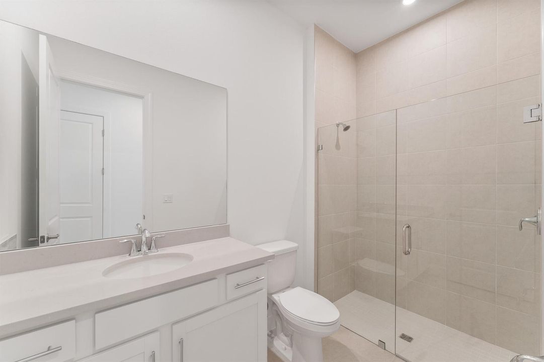 US_SEF_CARLTON_LOT 182_BATH 3