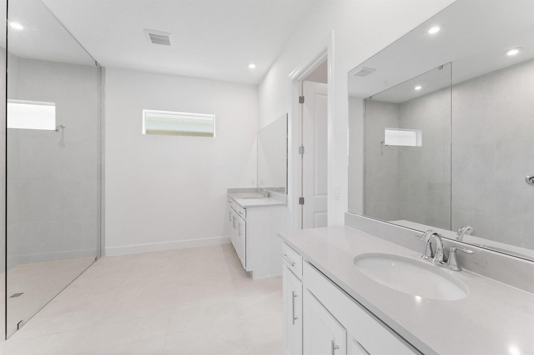 US_SEF_CARLTON_LOT 182_OWNERS BATH