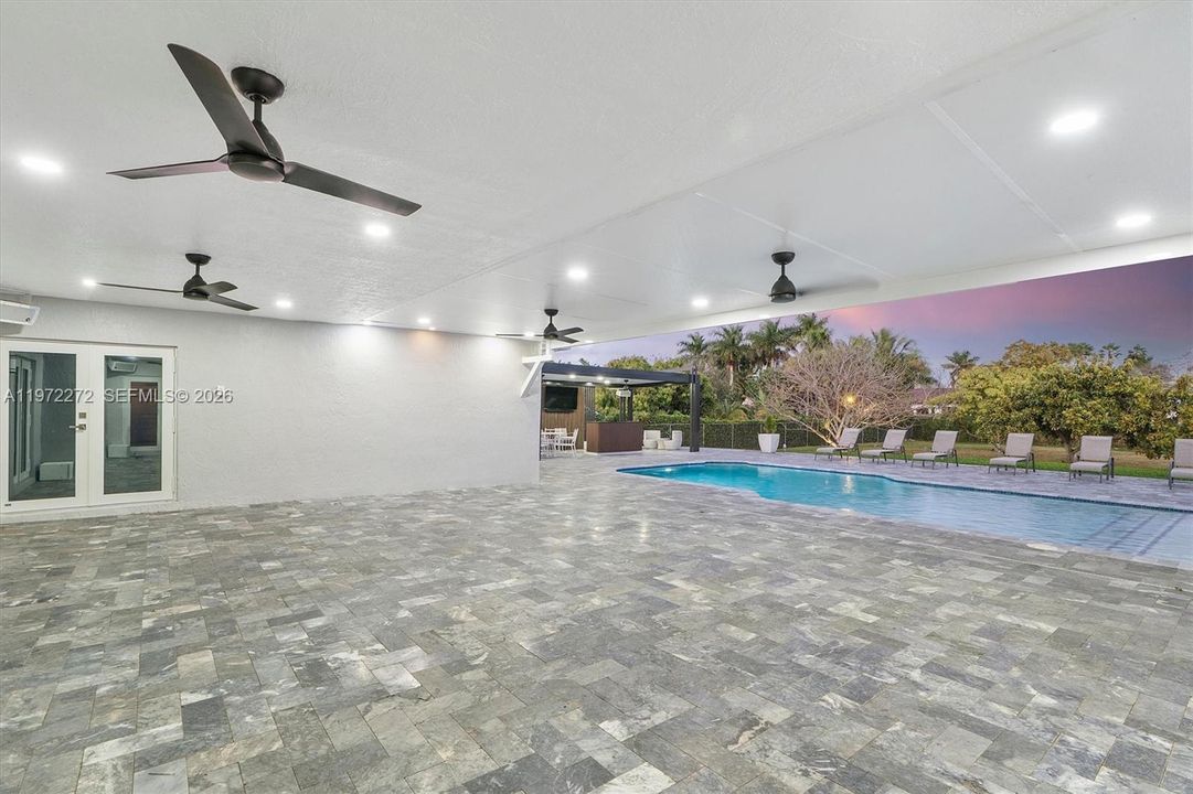 En Venta: $3,000,000 (5 camas, 4 baños, 3017 Pies cuadrados)