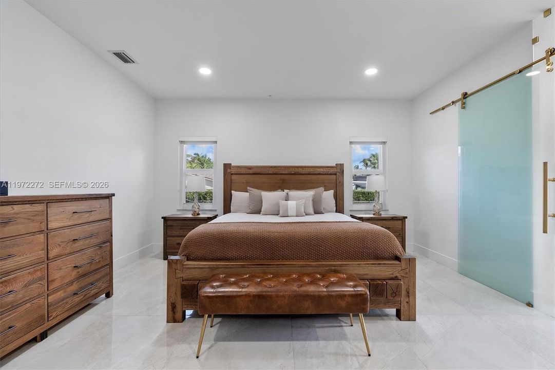 En Venta: $3,000,000 (5 camas, 4 baños, 3017 Pies cuadrados)