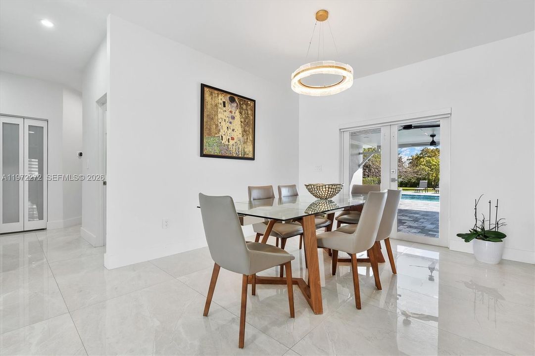 En Venta: $3,000,000 (5 camas, 4 baños, 3017 Pies cuadrados)