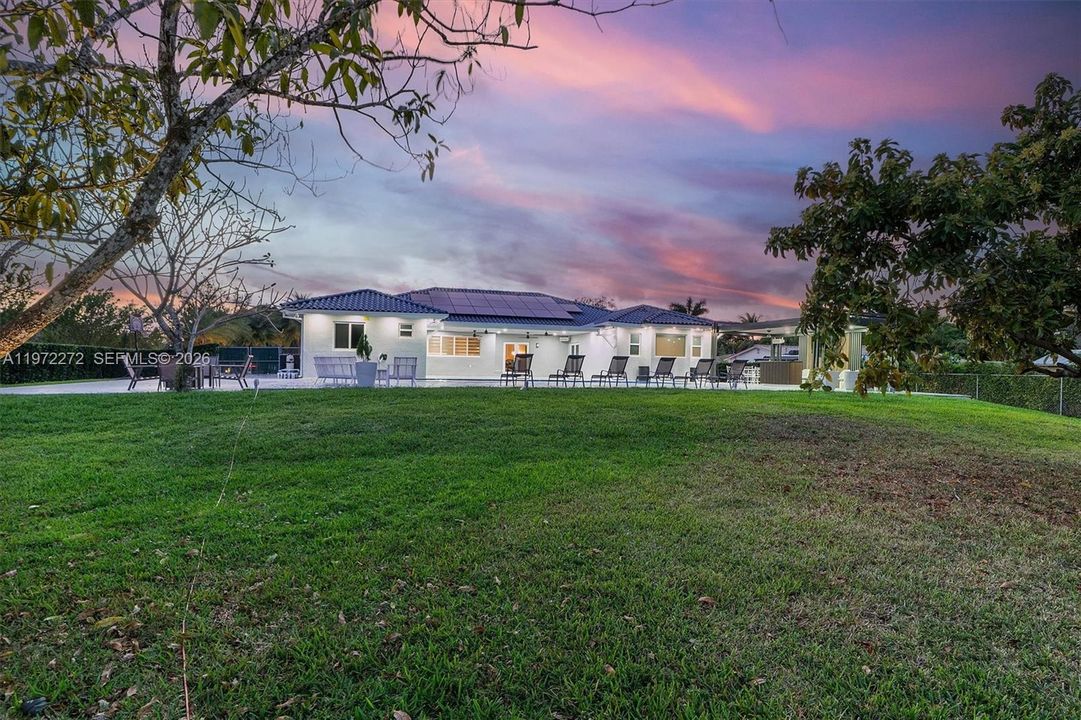 En Venta: $3,000,000 (5 camas, 4 baños, 3017 Pies cuadrados)