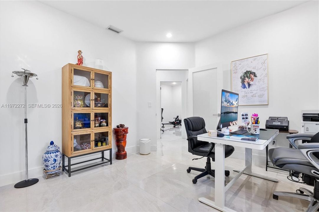 En Venta: $3,000,000 (5 camas, 4 baños, 3017 Pies cuadrados)