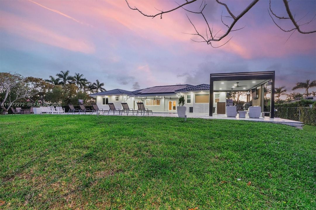 En Venta: $3,000,000 (5 camas, 4 baños, 3017 Pies cuadrados)