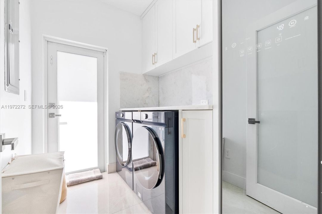 En Venta: $3,000,000 (5 camas, 4 baños, 3017 Pies cuadrados)