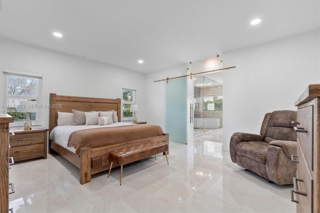 En Venta: $3,000,000 (5 camas, 4 baños, 3017 Pies cuadrados)