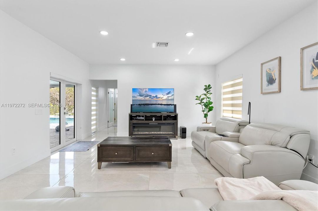 En Venta: $3,000,000 (5 camas, 4 baños, 3017 Pies cuadrados)