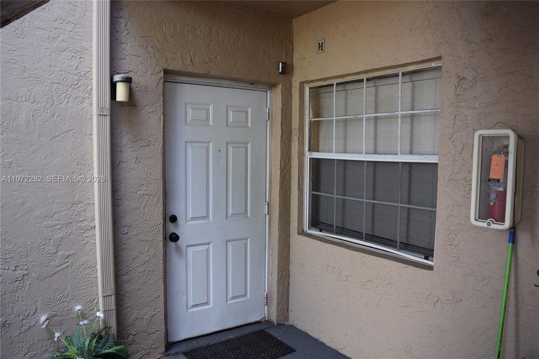 For Sale: $280,000 (2 beds, 2 baths, 854 Square Feet)