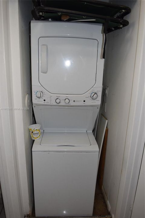 For Sale: $280,000 (2 beds, 2 baths, 854 Square Feet)