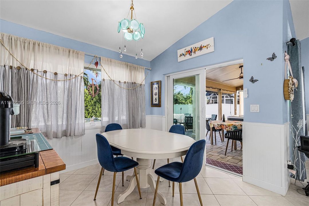 Recently Sold: $395,500 (3 beds, 2 baths, 1667 Square Feet)