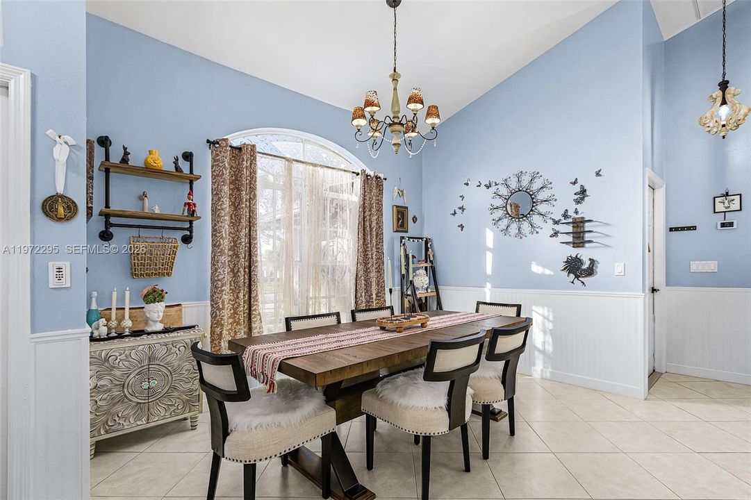 Recently Sold: $395,500 (3 beds, 2 baths, 1667 Square Feet)