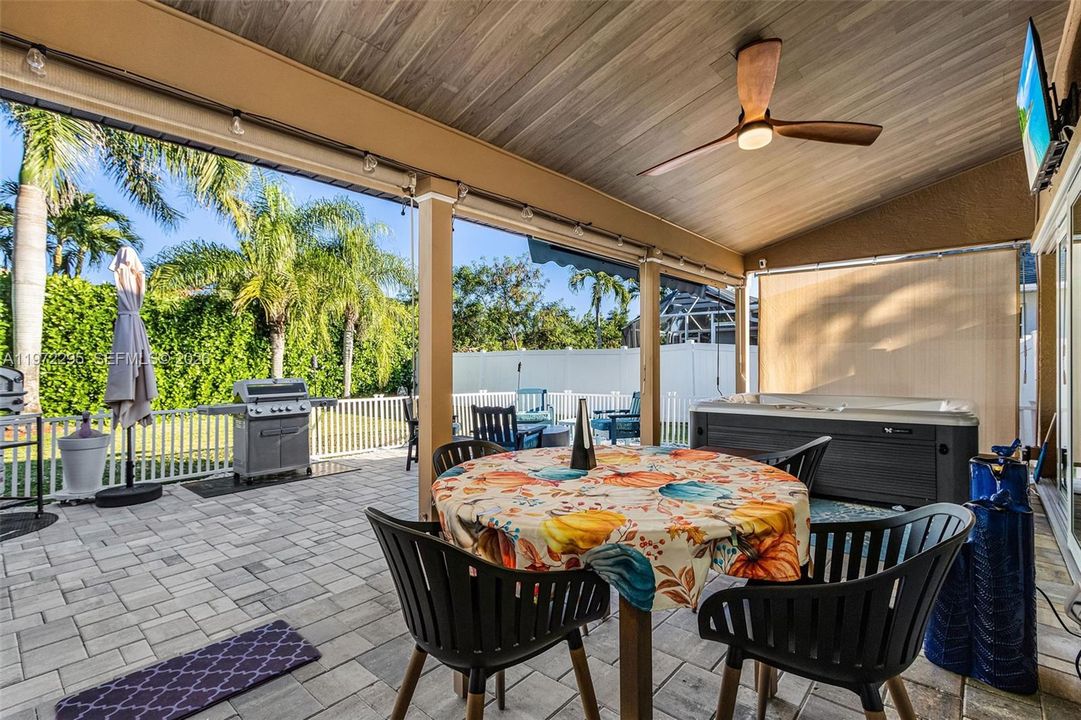 Recently Sold: $395,500 (3 beds, 2 baths, 1667 Square Feet)