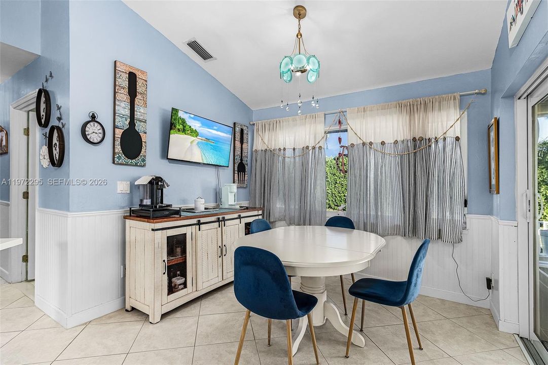 Recently Sold: $395,500 (3 beds, 2 baths, 1667 Square Feet)