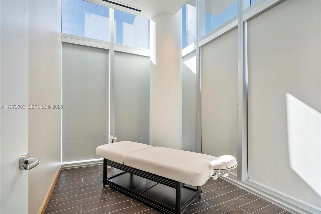 For Sale: $1,349,000 (3 beds, 4 baths, 2165 Square Feet)