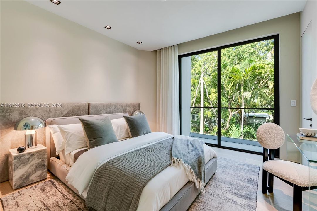 Active With Contract: $8,950,000 (7 beds, 7 baths, 6393 Square Feet)