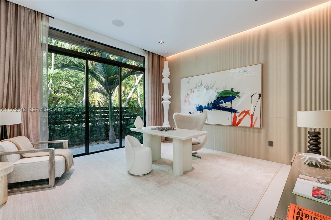 Active With Contract: $8,950,000 (7 beds, 7 baths, 6393 Square Feet)