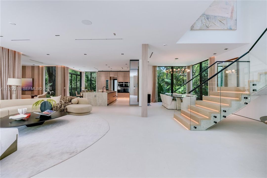Active With Contract: $8,950,000 (7 beds, 7 baths, 6393 Square Feet)