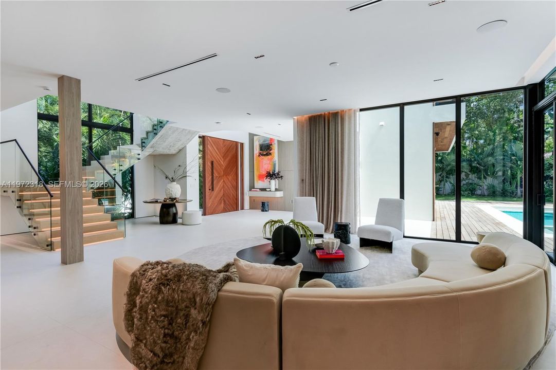 Active With Contract: $8,950,000 (7 beds, 7 baths, 6393 Square Feet)