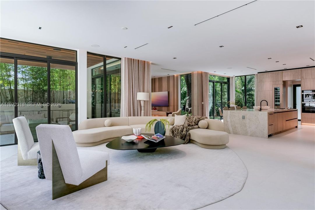 Active With Contract: $8,950,000 (7 beds, 7 baths, 6393 Square Feet)