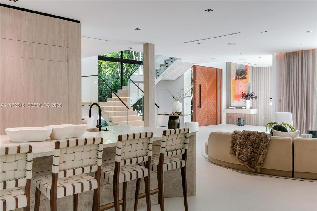 Active With Contract: $8,950,000 (7 beds, 7 baths, 6393 Square Feet)
