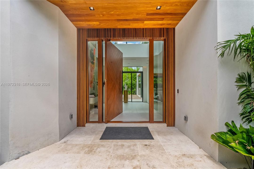 Active With Contract: $8,950,000 (7 beds, 7 baths, 6393 Square Feet)