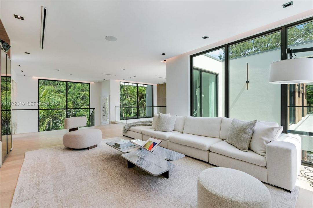 Active With Contract: $8,950,000 (7 beds, 7 baths, 6393 Square Feet)