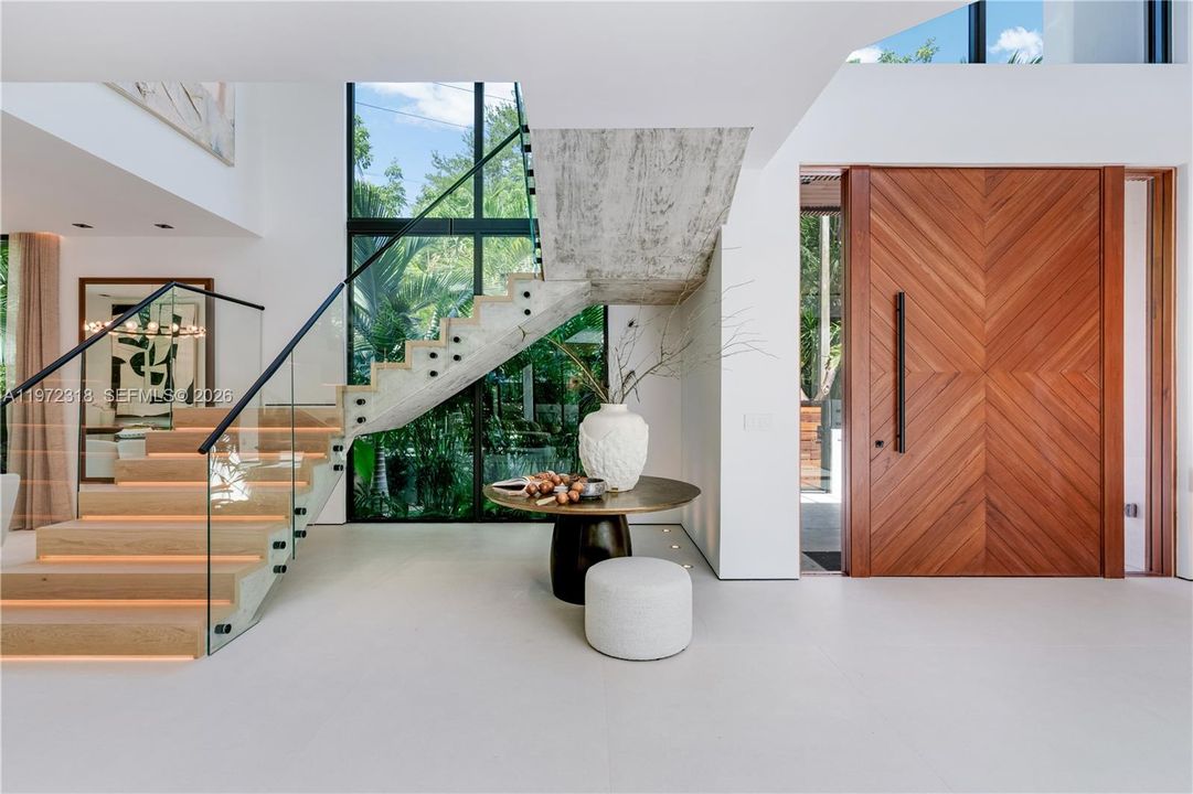 Active With Contract: $8,950,000 (7 beds, 7 baths, 6393 Square Feet)