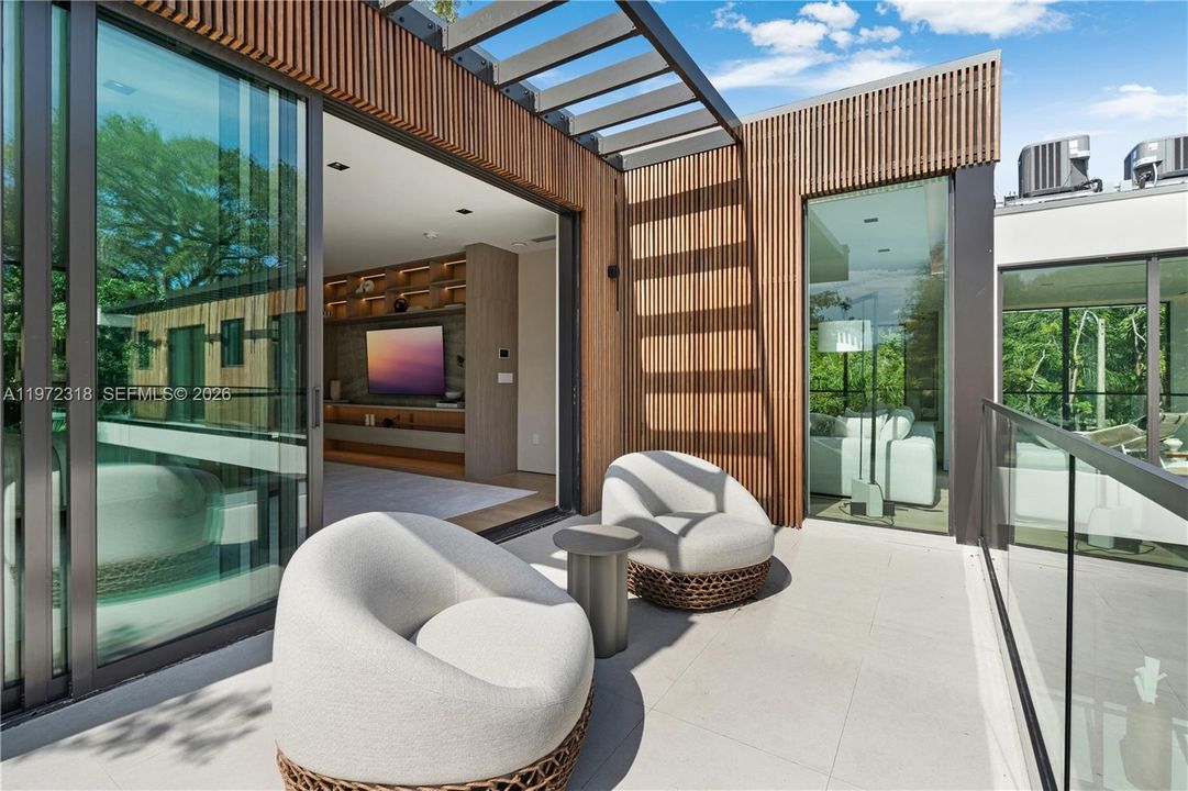 Active With Contract: $8,950,000 (7 beds, 7 baths, 6393 Square Feet)