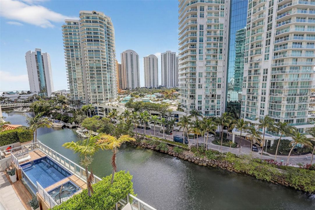 For Sale: $1,395,000 (3 beds, 3 baths, 1541 Square Feet)