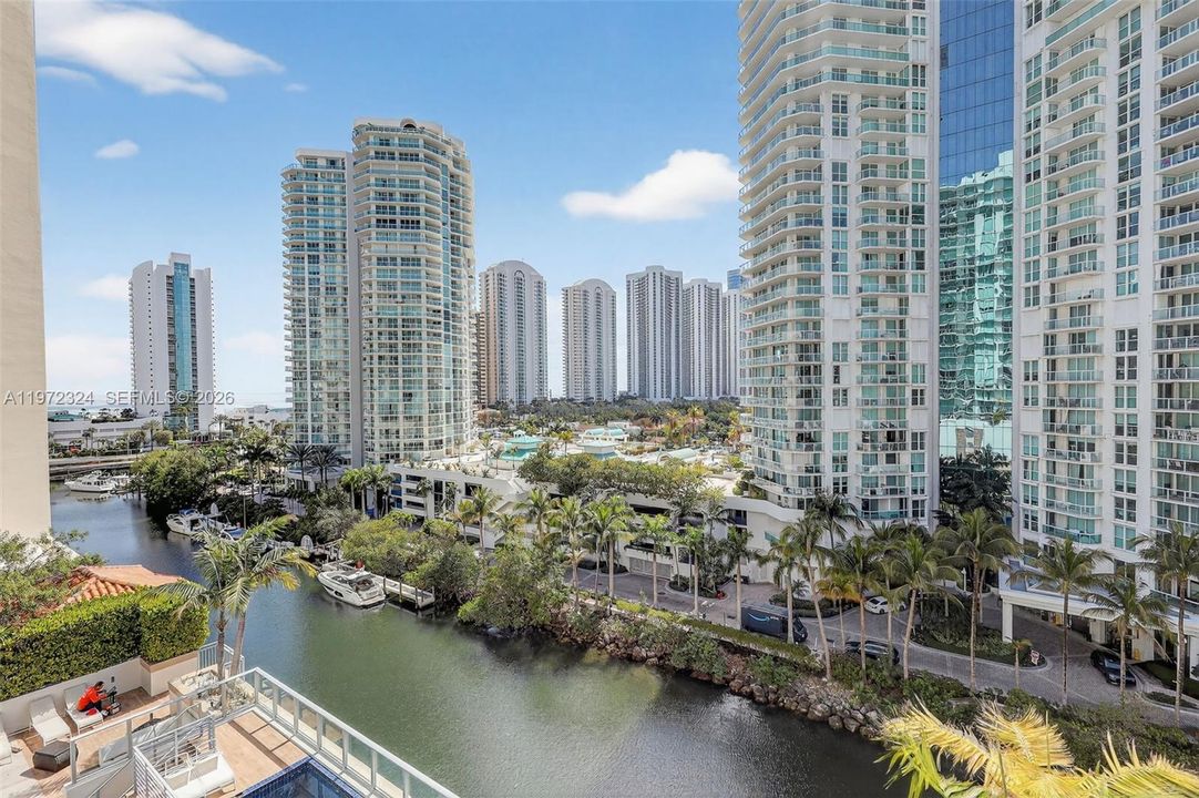 For Sale: $1,395,000 (3 beds, 3 baths, 1541 Square Feet)