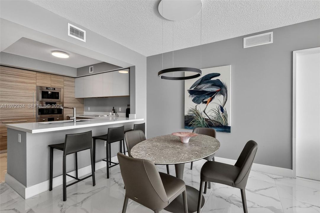 For Sale: $1,395,000 (3 beds, 3 baths, 1541 Square Feet)