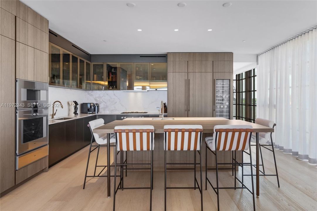 待售: $22,950,000 (4 贝兹, 4 浴室, 4798 平方英尺)