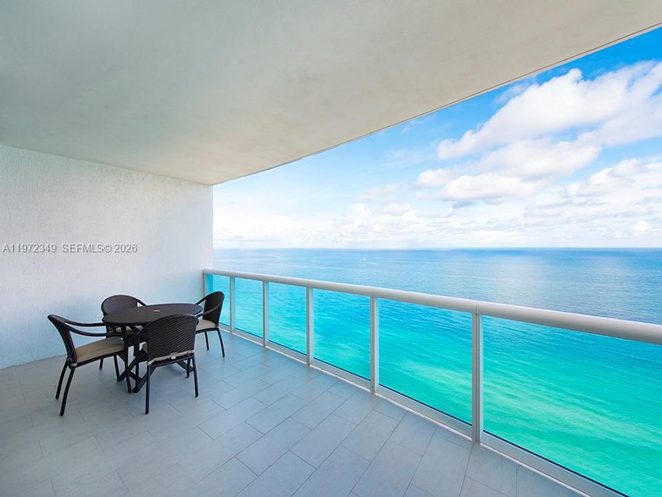Activo con contrato: $2,950,000 (3 camas, 3 baños, 3395 Pies cuadrados)