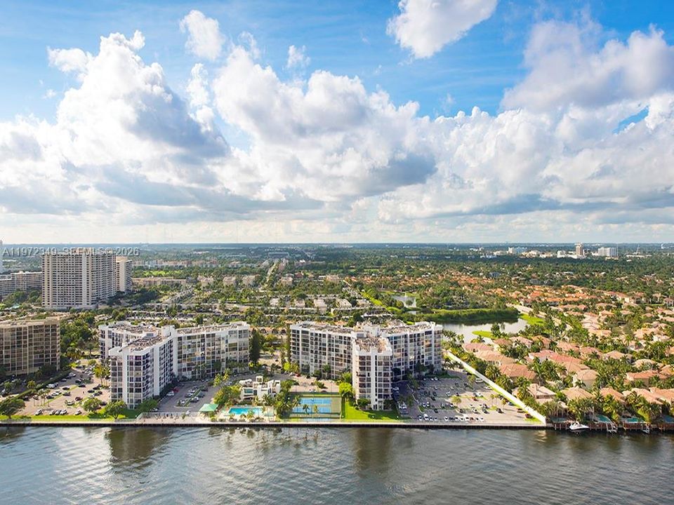 Activo con contrato: $2,950,000 (3 camas, 3 baños, 3395 Pies cuadrados)
